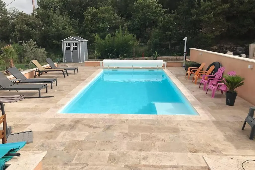 Appartement Logement attenant à une villa T2 avec terrasse . Besse-sur-Issole