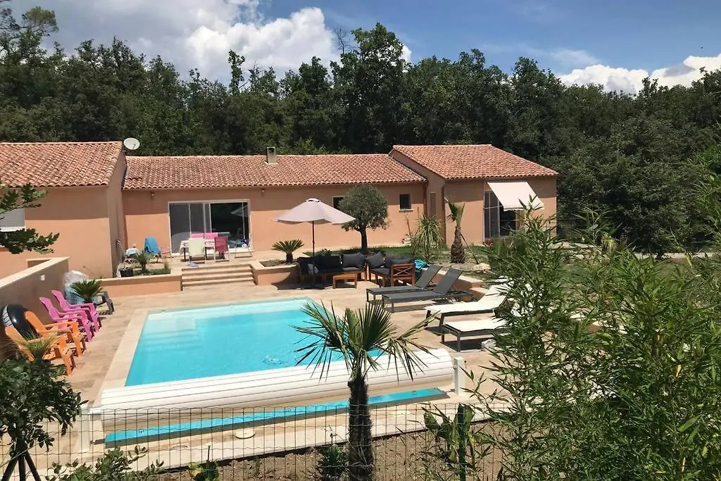 Logement attenant à une villa T2 avec terrasse . Besse-sur-Issole Appartement