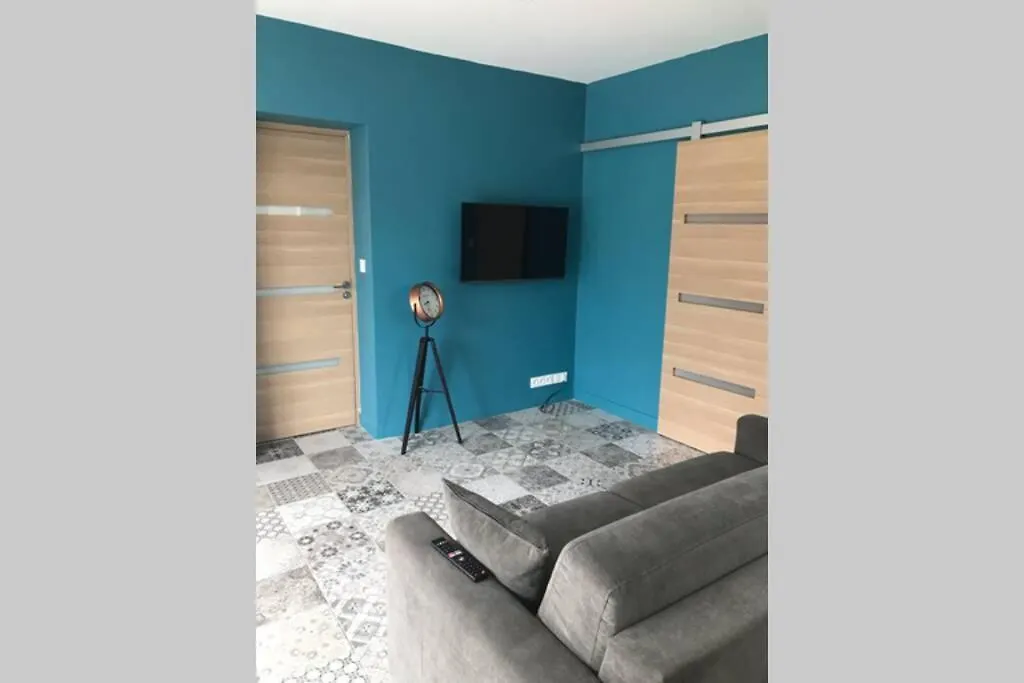 Logement attenant à une villa T2 avec terrasse . Besse-sur-Issole Appartement